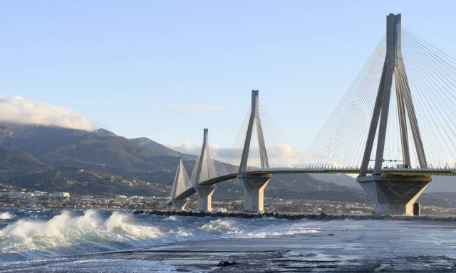 Ρίο: Προσάραξε θαλαμηγός με 5 επιβάτες - Συναγερμός στο λιμενικό