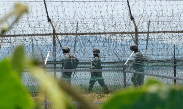 Νότια Κορέα: Προειδοποιητικά πυρά κατά Βορειοκορεατών στρατιωτών που πέρασαν τη γραμμή οριοθέτησης