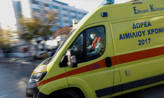 Χαλκίδα: 78χρονος έπεσε από τον τρίτο όροφο - Νοσηλεύεται με σοβαρά τραύματα