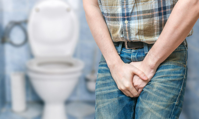 Είναι επικίνδυνο να κρατάτε τα ούρα για πολλή ώρα; Τι συμβαίνει στην ουροδόχο κύστη