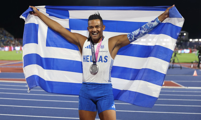 Το ασημένιο μετάλλιο στο στήθος του Εμμανουήλ Καραλή! (Video)