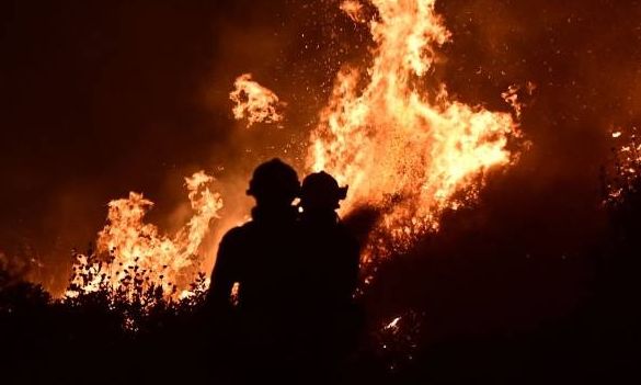 Νυχτερινή πυρκαγιά σε δάσος του Καρπενησίου