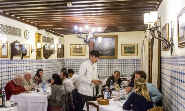 Νέα απάτη με ΑΙ: Ζευγάρι προσπάθησε να μην πληρώσει εκατοντάδες ευρώ σε ένα εστιατόριο