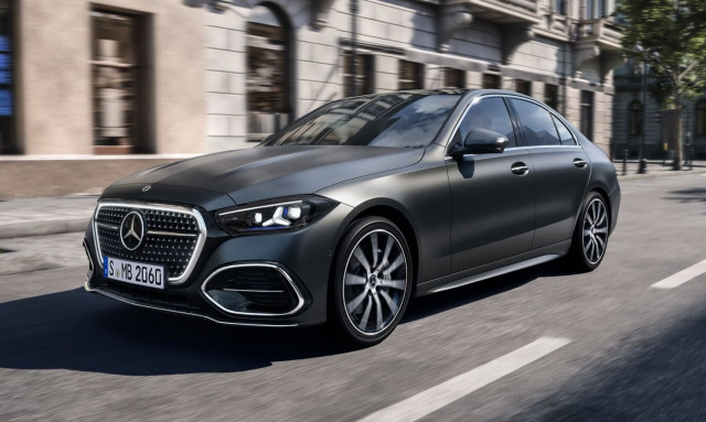 Η ανανεωμένη Mercedes C-Class έχει έως 395 ίππους και αναβαθμισμένα ηλεκτρονικά