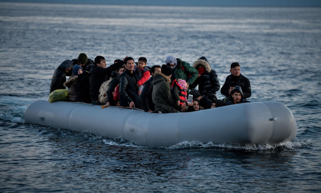Μπαράζ αφίξεων και σήμερα στην Κρήτη: Νέο περιστατικό με 49 μετανάστες - 8 μικρά παιδιά ανάμεσά τους