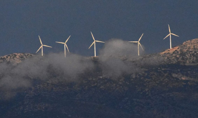 Φωτοβολταϊκοί σταθμοί και αιολικά πάρκα: Όχι σε δάση, τοπία φυσικού κάλλους, περιοχές χωρίς δρόμους