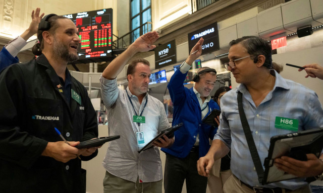 Wall Street: Άνοδος στις τιμές με βοήθεια τα ομόλογα - Στα υψηλότερα επίπεδα το πετρέλαιο