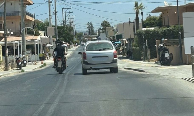 Ρέθυμνο: Το κράνος στο χέρι και επικίνδυνες προσπεράσεις χωρίς να σκέφτονται τις συνέπειες