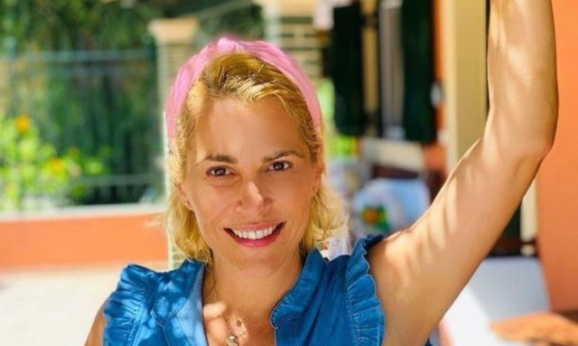 Η Τζένη Μπότση ποζάρει χωρίς ίχνος μακιγιάζ στην Ικαρία - «Κρατώ αυτές τις στιγμές»