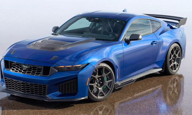 Ford Mustang: Έρχεται τετράθυρη έκδοση με V8