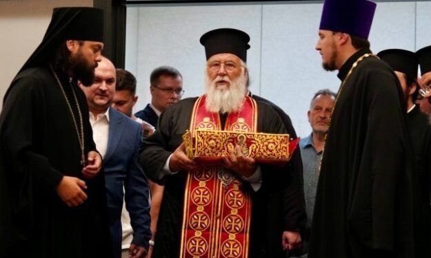 Ο μητροπολίτης Κερκύρας μετέφερε στη Ρωσία τη Δεξιά Χείρα του Αγίου Σπυρίδωνος για προσκύνημα