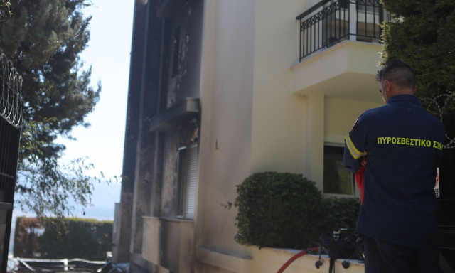 Φωτιά σε διαμέρισμα στη Νέα Σμύρνη - Απομακρύνθηκαν οι κάτοικοι