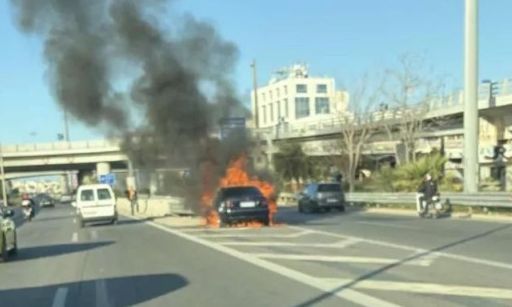 Καίγεται όχημα στη Λεωφόρο Αλεξάνδρας - Προβλήματα στην κυκλοφορία