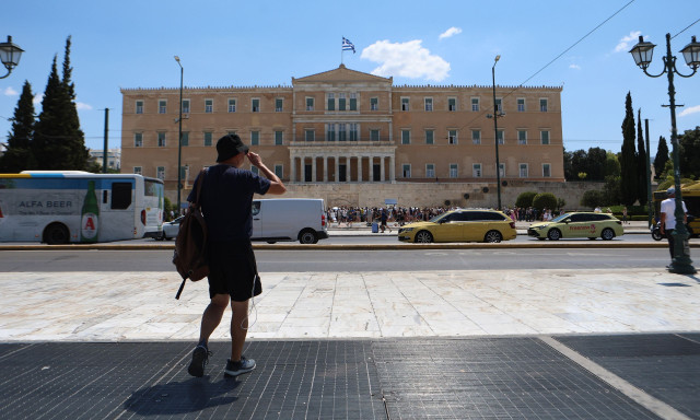 Καιρός: Επιμένει η ζέστη – Τι δείχνουν τα προγνωστικά μοντέλα για τις επόμενες ημέρες
