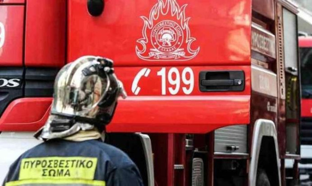 Πειραιάς: Πυρκαγιά σε κτήριο στην οδό Σκυλίτση - Κλείνουν δρόμοι