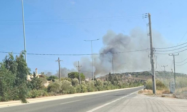 Φωτιά στο Λαύριο: «Η εικόνα της φωτιάς είναι καλύτερη, απειλήθηκαν σπίτια» λέει ο δήμαρχος