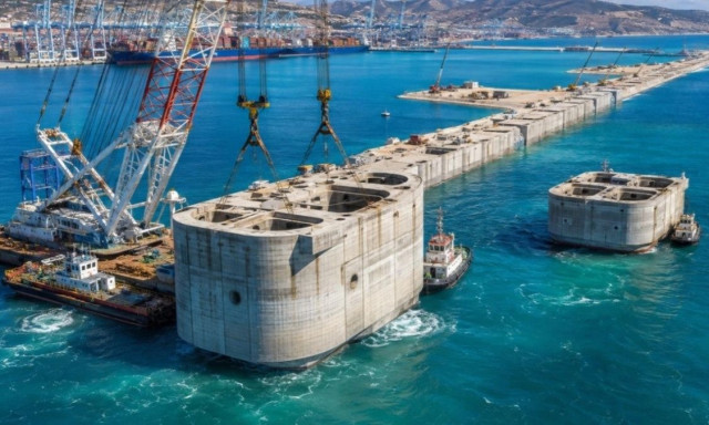 Μαρόκο: 106 γιγάντιες κατασκευές μπήκαν στη θάλασσα για την επέκταση του Τάνζερ-Μεντ