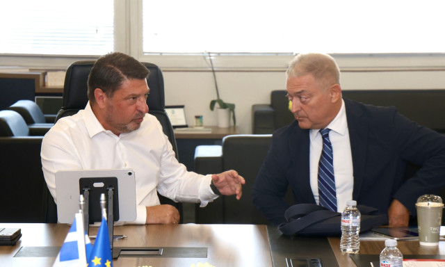 Σύσκεψη Χαρδαλιά με ΕΟΔΥ για τον ιό του Δυτικού Νείλου: Έκτακτη επιχείρηση καταπολέμησης κουνουπιών