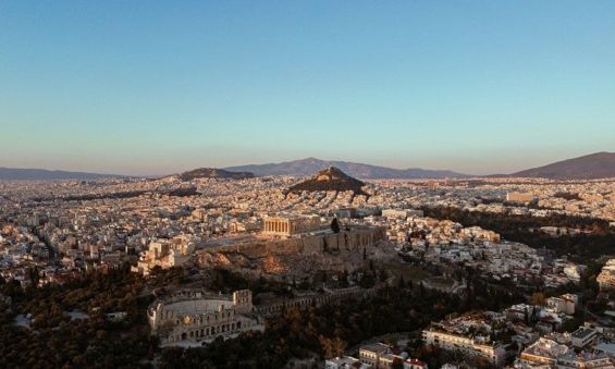 «Θερμικές νησίδες»: Γιατί ορισμένες γειτονιές της Αθήνας είναι έως και 10 βαθμούς θερμότερες
