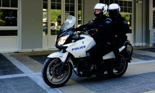 «Φτιάξε ένα καλό, τα κλασικά και βάλε ένα δωράκι» – Οι συνομιλίες της τραγουδίστριας με το κύκλωμα