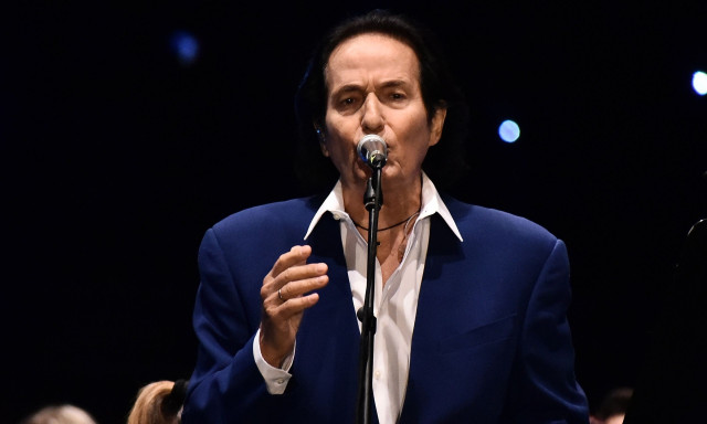 Παντρεύτηκε η κόρη του Πασχάλη, Ζηνοβία Αρβανιτίδη – Η συγκινητική στιγμή με τον πατέρα της