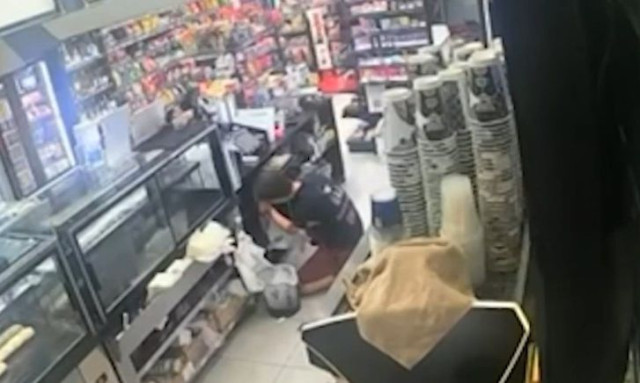 Θεσσαλονίκη: Υπάλληλος άρπαξε τις εισπράξεις και έγινε… καπνός από το μαγαζί που δούλευε