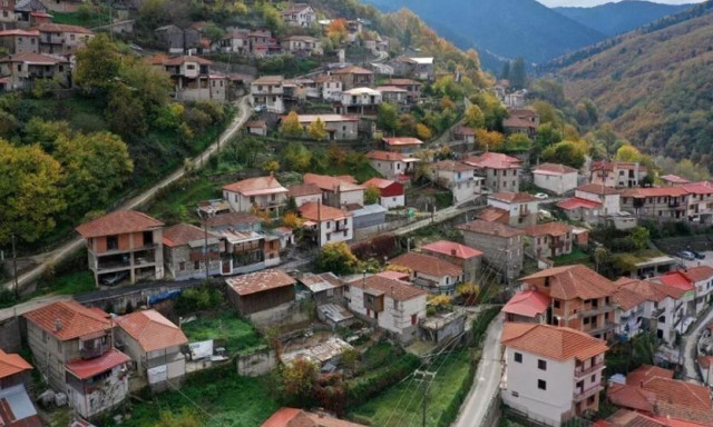 «Κρατάμε τα όμορφα, αφήνουμε πίσω μας όσα μας πλήγωσαν»: Αποχωρεί από η πολύτεκνη οικογένεια που είχε εγκατασταθεί στη Φουρνά Ευρυτανίας