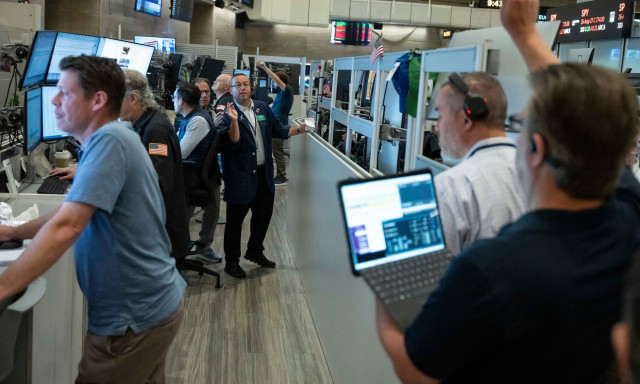 Wall Street: Κλείσιμο με πτώση στους δείκτες σε έναν συνολικά θετικό μήνα