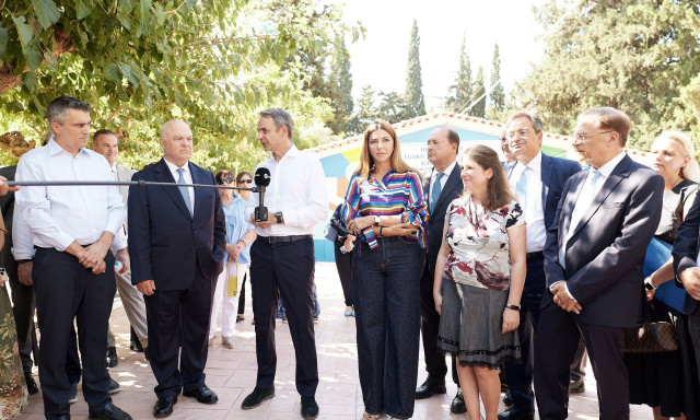 Επίσκεψη Μητσοτάκη στο Ειδικό Πειραματικό Δημοτικό Σχολείο Καισαριανής «Ρόζα Ιμβριώτη»