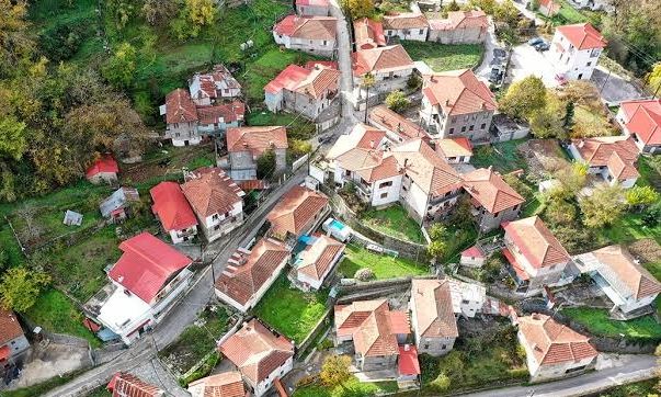 Ευρυτανία: Για τη Νάξο και όχι για την Αθήνα φεύγει η πολύτεκνη οικογένεια από τη Φουρνά - Τι συνέβη