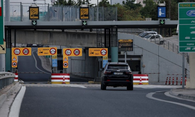 Συνελήφθη 90χρονος που οδηγούσε ανάποδα στην Αττική Οδό- Είχε λήξει η άδειά του απο το 2018 
