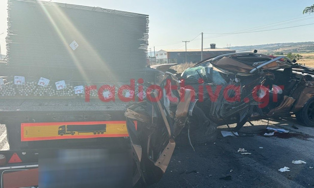 Θανατηφόρο τροχαίο έξω από τη Θήβα: Νεκρός 56χρονος σε σφοδρή σύγκρουση αγροτικού με φορτηγό