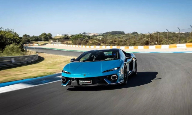 Lamborghini: Γιατί λέει «όχι» στο χειροκίνητο κιβώτιο