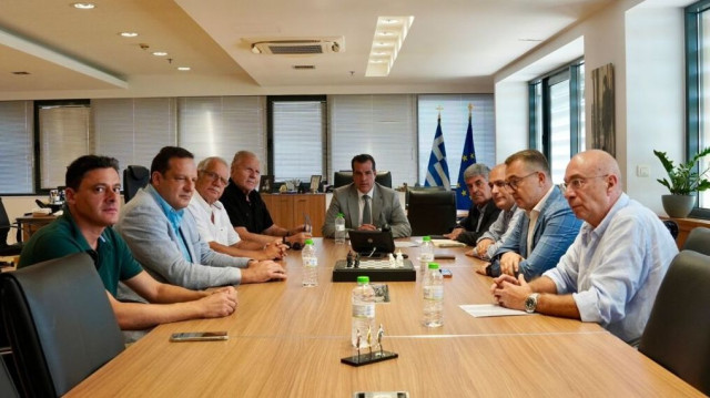 Συνάντηση Πλεύρη με τους φορείς της Σάμου για το μεταναστευτικό