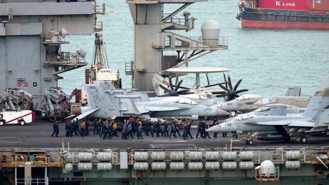 Το αεροπλανοφόρο USS Abraham Lincoln έδεσε στην Ταϊλάνδη μετά από εννέα μήνες στη θάλασσα