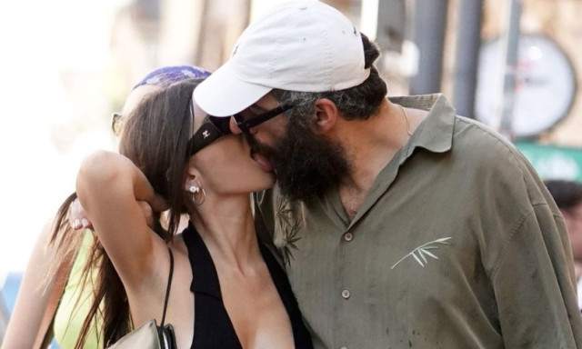 Έμιλι Ραταϊκόφσκι: Τρυφερές στιγμές στη Ρώμη - Τα παθιασμένα φιλιά με τον Ρομέν Γαβρά