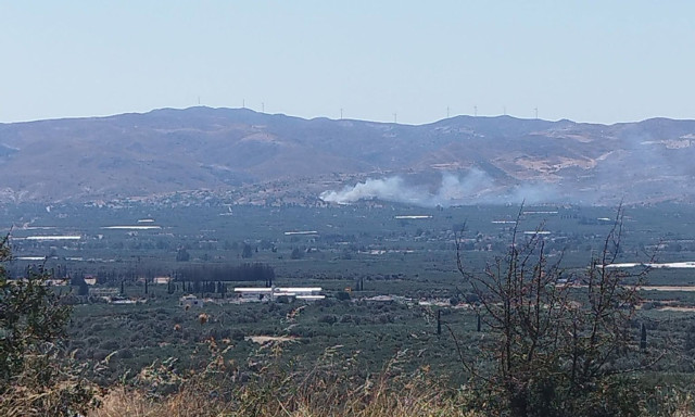 Κρήτη: Φωτιά τώρα στο χωριό Πλώρα του Ηρακλείου – Καίει σε αγροτοδασική περιοχή