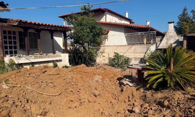 Θρίλερ στο Μαραθώνα: Έσκαψαν με σκαπτικό όλη την αυλή για να βρουν τη σορό της 90χρονης