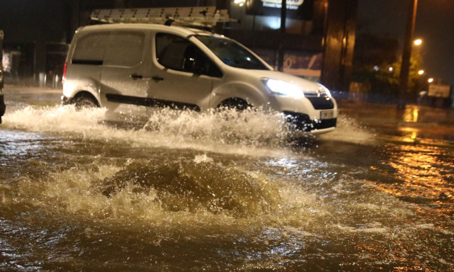 Θεσσαλονίκη: Πτώσεις δέντρων και αντλήσεις υδάτων λόγω έντονης βροχόπτωσης