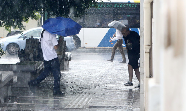 Καιρός: Έρχονται πτώση θερμοκρασίας και βροχές – Πρόγνωση Κολυδά