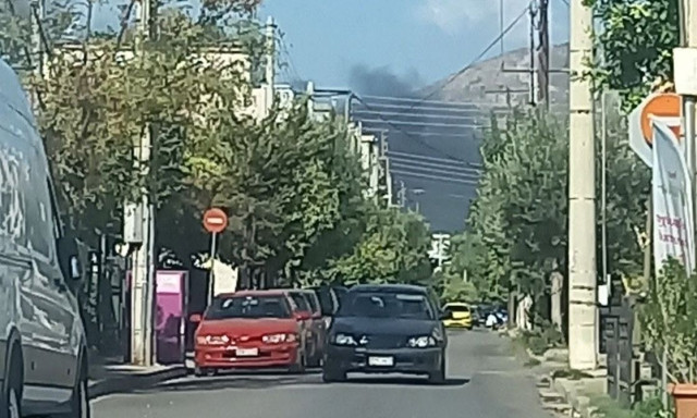 Φωτιά τώρα στη Μάνδρα Αττικής, στη θέση Ξηροπήγαδο - Εστάλη μήνυμα από το 112