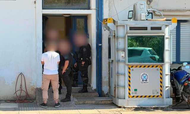 Μάνδρα: Το ιστορικό του άνδρα που επιτέθηκε σε αστυνομικό - Τα επεισόδια και το Δρομοκαΐτειο