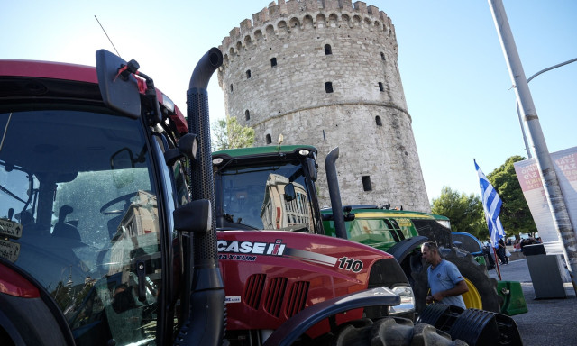 Θεσσαλονίκη: Έφτασαν στον Λευκό Πύργο οι αγρότες - Κινητοποιήσεις ενόψει ΔΕΘ