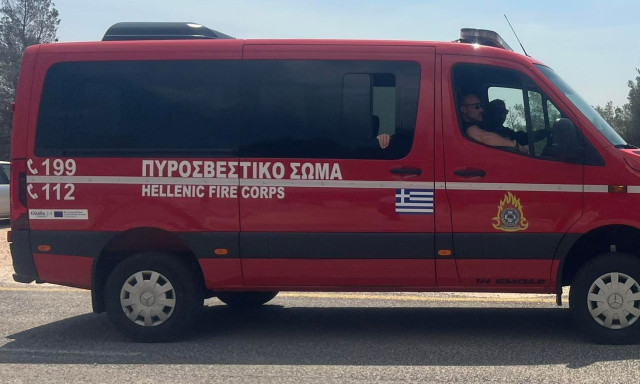 Φωτιά στους Πετσάκους Αχαΐας - Στη μάχη επτά εναέρια μέσα