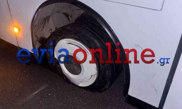 Εύβοια: Παραλίγο τραγωδία στην Εθνική – Έσκασαν δύο λάστιχα σε πούλμαν με 50 επιβάτες