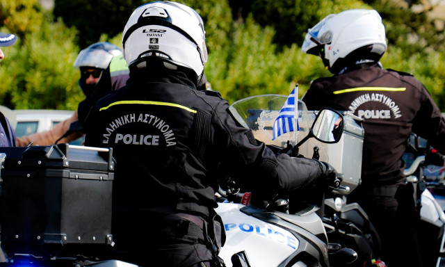 Κρήτη: Στιγμές αγωνίας στην γέφυρα του Αποσελέμη – Αστυνομικός απέτρεψε πιθανή τραγωδία με 25χρονο