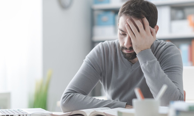 Νιώθετε συνέχεια κουρασμένοι; Τα σημάδια ότι σχετίζεται με λιπώδη νόσο του ήπατος