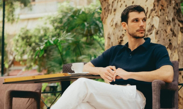 Βασίλης Μίχας: Ανέβασε φωτογραφία που κάνει τον αλβανικό αετό και προκαλεί αντιδράσεις στα social