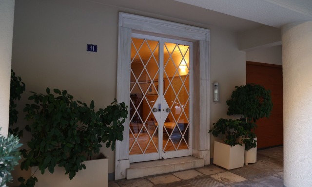 Θάνατος Μαζωνάκη: Δεν είχε χρησιμοποιηθεί ο απινιδωτής στο ιατρείο της Καρνεάδου