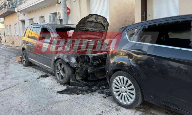Συναγερμός τα ξημερώματα στην Πάτρα για εμπρησμό σε αυτοκίνητα - Φωτογραφίες